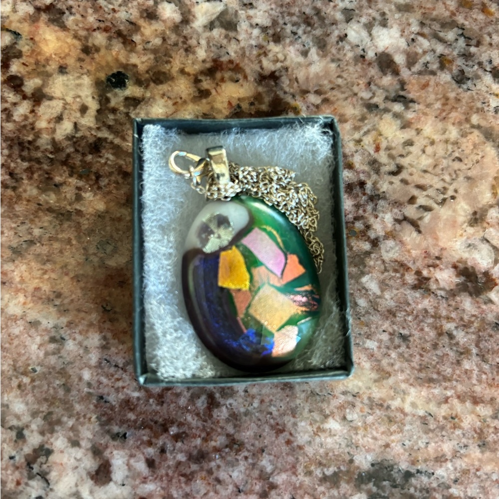 ‼️NWT Artistic Gold and Purple Pendant Necklace